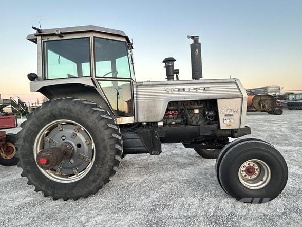 White 2-135 الجرارات