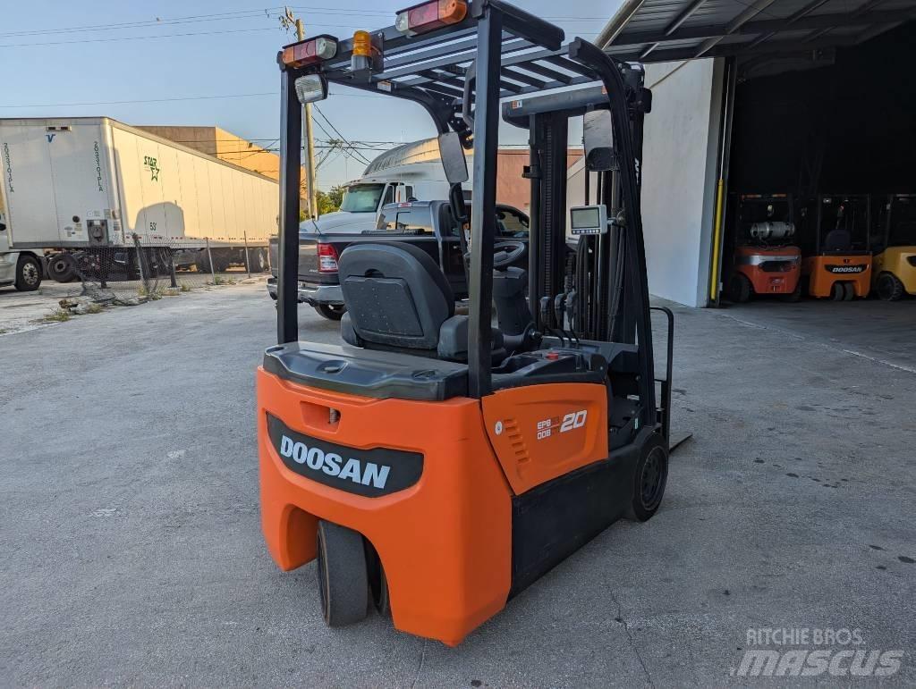 Doosan B 20 T-7 شاحنات ذات رافعات شوكية تعمل بالكهرباء