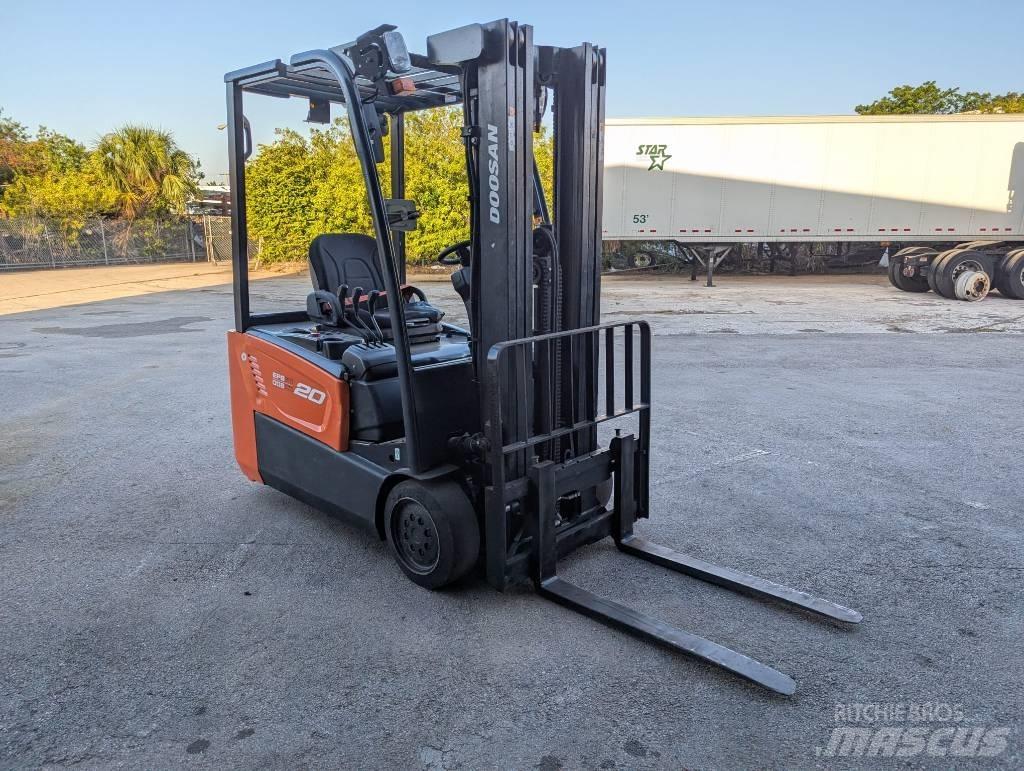 Doosan B 20 T-7 شاحنات ذات رافعات شوكية تعمل بالكهرباء