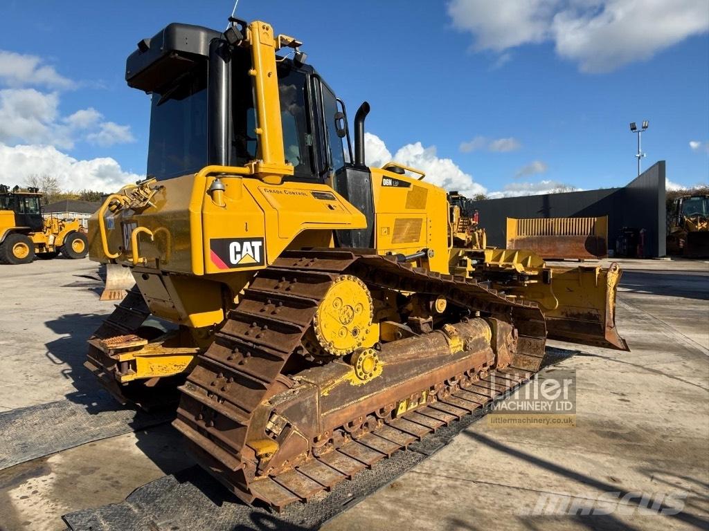 CAT D 6 N LGP بلدوزرات مجنزرة