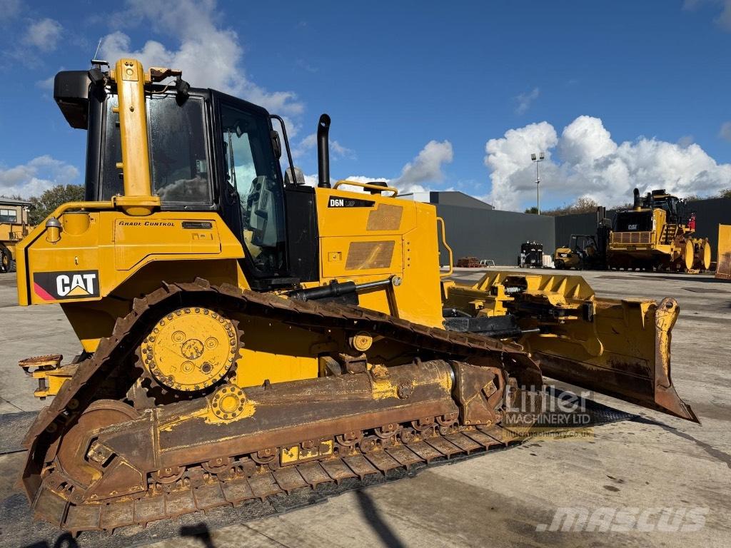 CAT D 6 N LGP بلدوزرات مجنزرة