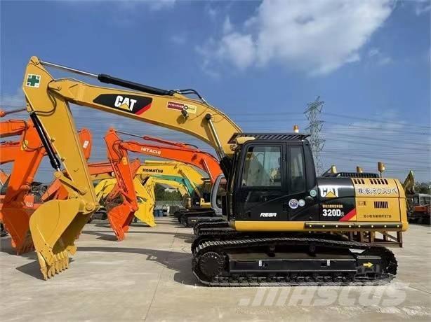 CAT 320 D حفارات زحافة