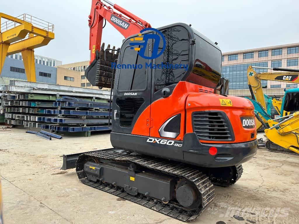 Doosan DX 60 حفارات صغيرة أقل من 7 طن (حفارات صغيرة)