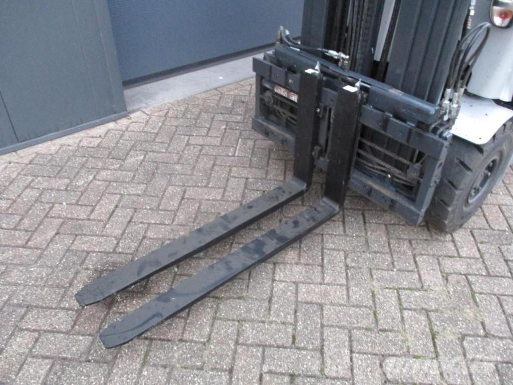 Still RX 60-25 شاحنات ذات رافعات شوكية تعمل بالكهرباء