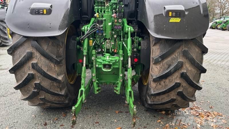 John Deere 6230 R الجرارات