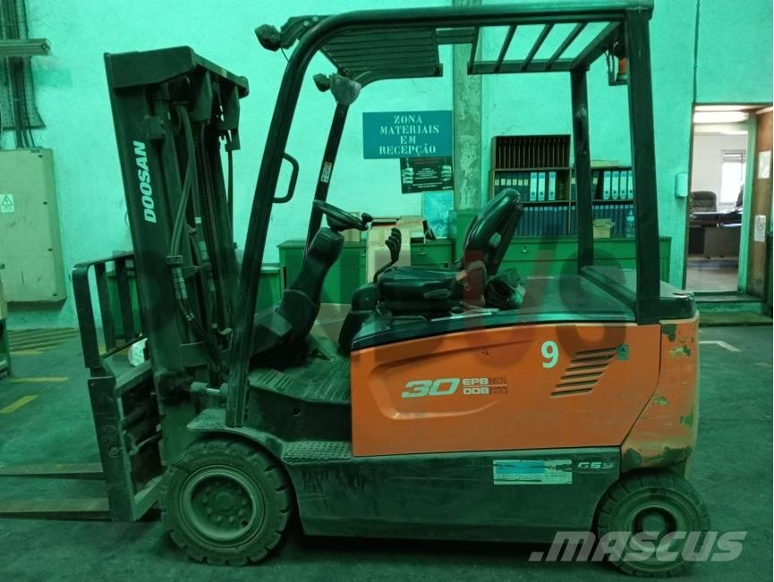 Doosan B 30 X-7 شاحنات ذات رافعات شوكية تعمل بالكهرباء