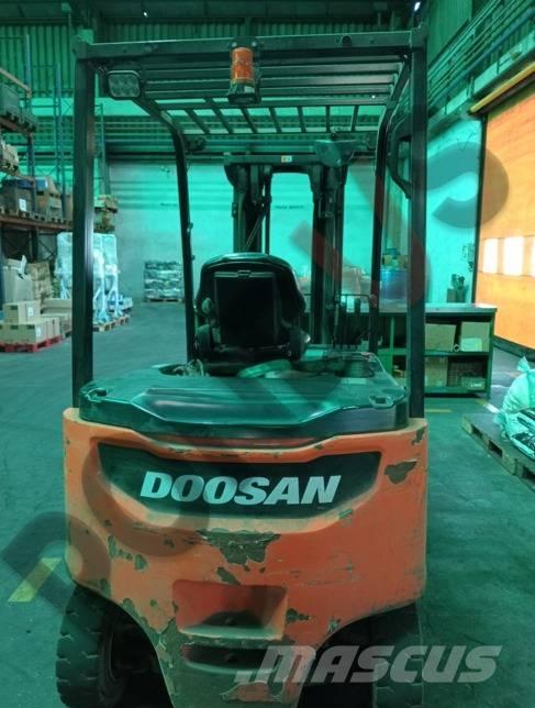 Doosan B 30 X-7 شاحنات ذات رافعات شوكية تعمل بالكهرباء