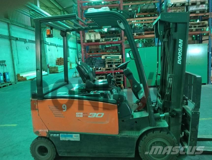 Doosan B 30 X-7 شاحنات ذات رافعات شوكية تعمل بالكهرباء