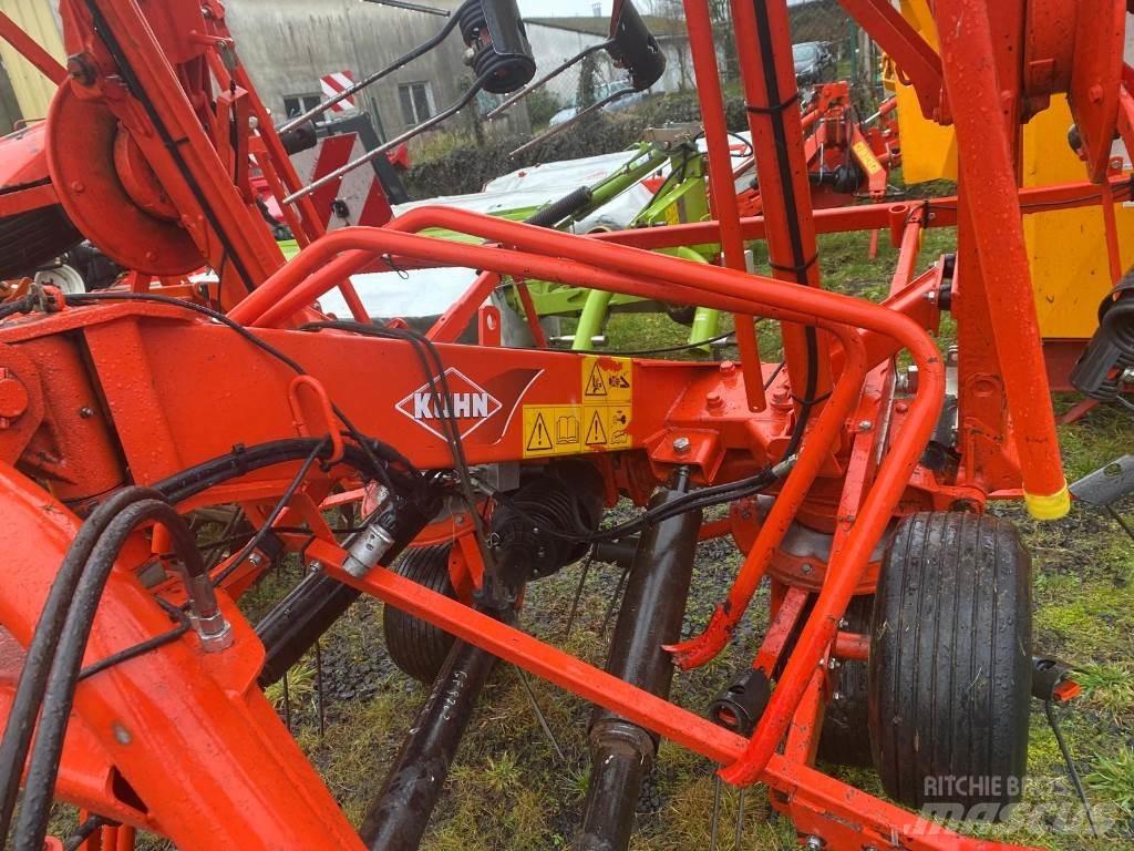Kuhn GF8702 مكابس وميبسات التبن
