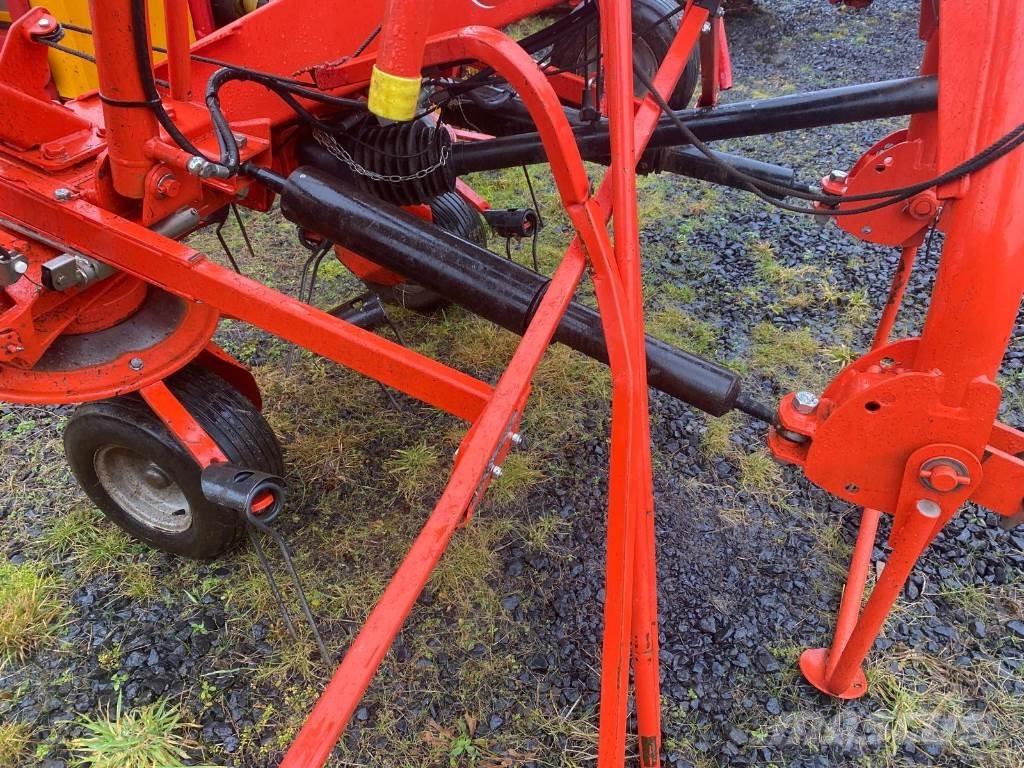 Kuhn GF8702 مكابس وميبسات التبن