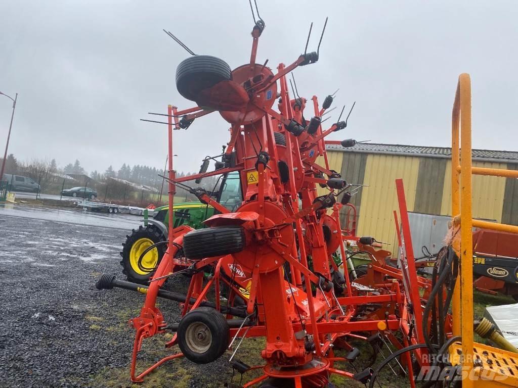 Kuhn GF8702 مكابس وميبسات التبن
