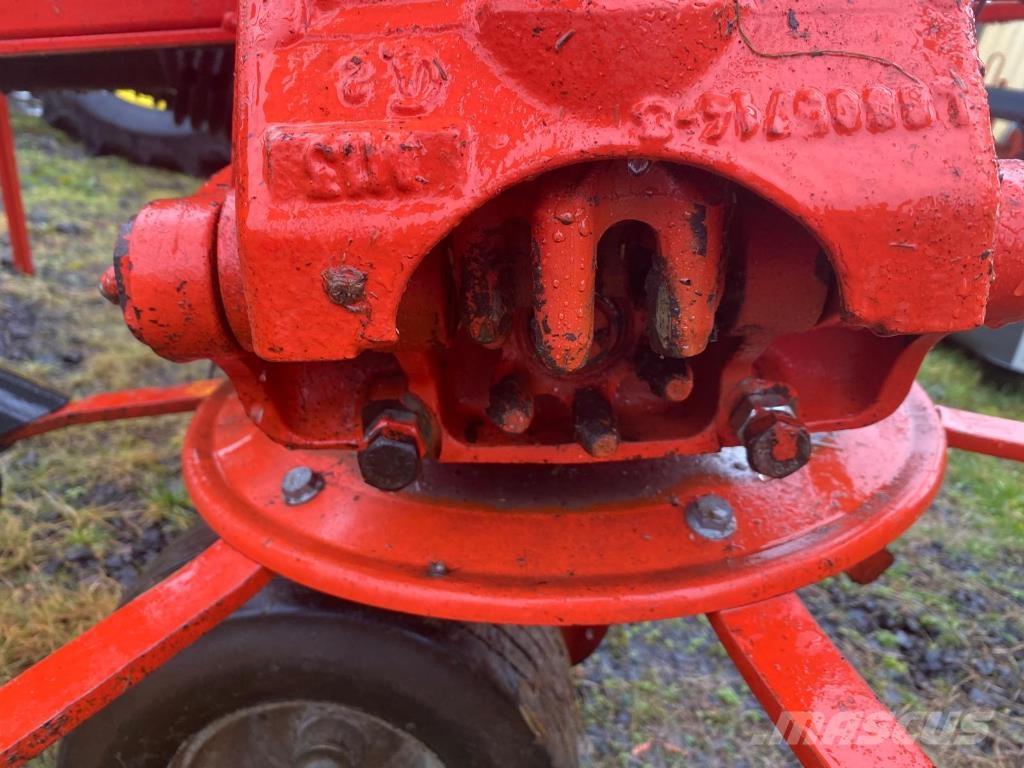 Kuhn GF8702 مكابس وميبسات التبن