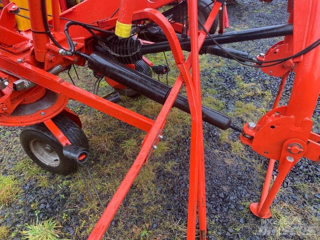 Kuhn GF8702 مكابس وميبسات التبن