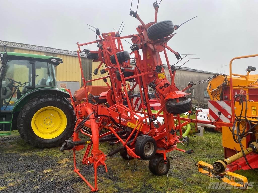Kuhn GF8702 مكابس وميبسات التبن