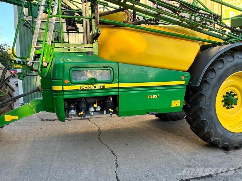 John Deere R952i الرشاشات