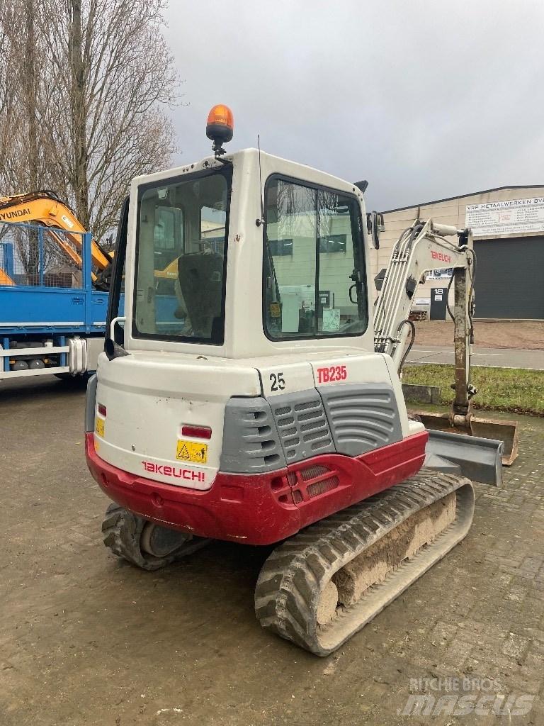 Takeuchi TB 235 حفارات صغيرة أقل من 7 طن (حفارات صغيرة)