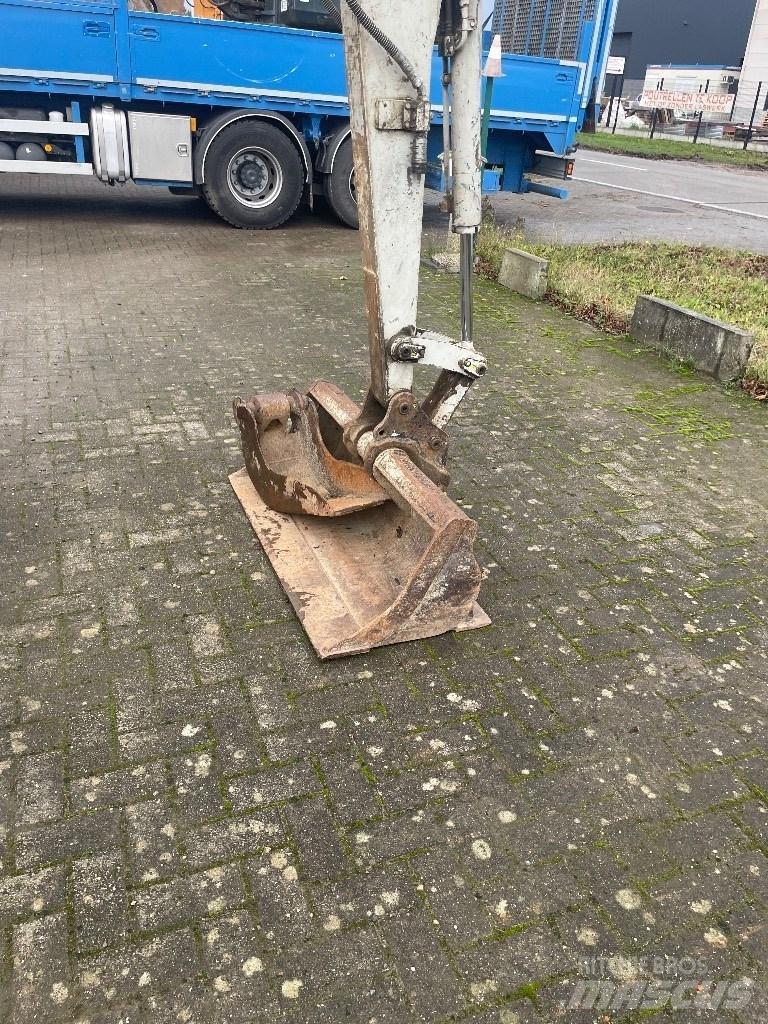 Takeuchi TB 235 حفارات صغيرة أقل من 7 طن (حفارات صغيرة)