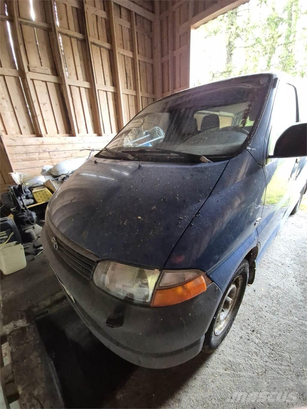Toyota Hiace شاحنة مقفلة