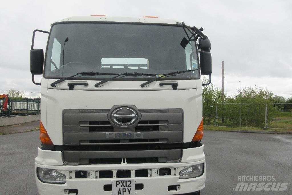 HINO 700 شاحنات لوادر