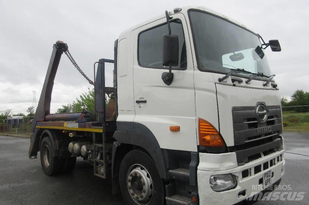 HINO 700 شاحنات لوادر