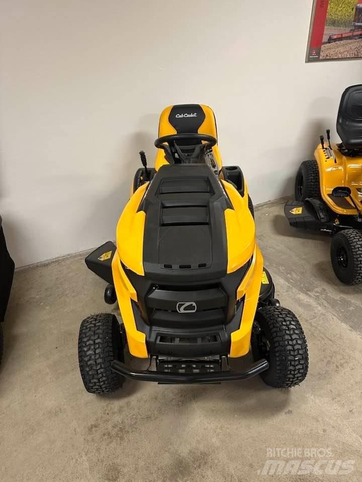 Cub Cadet XT1 OS96 الوقوف على جزازات