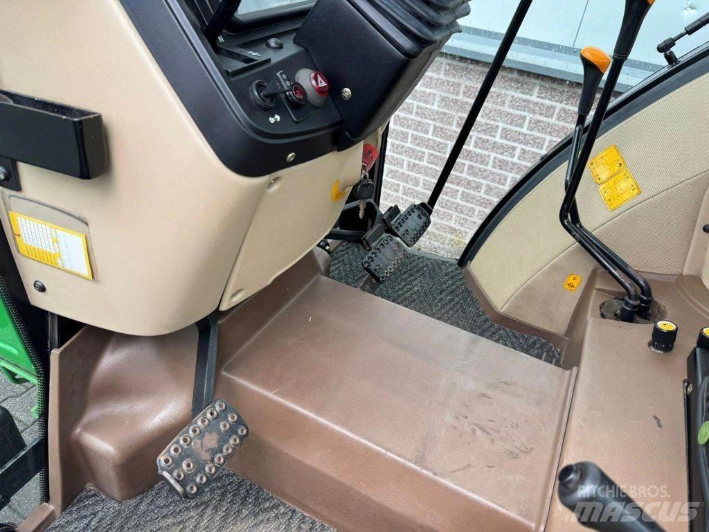 John Deere 5215 سيارات