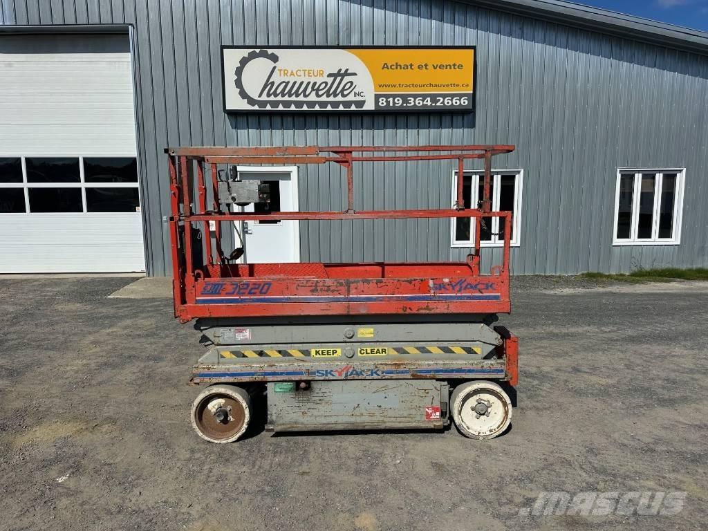 SkyJack SJ 3220 رافعات مقصية الشكل