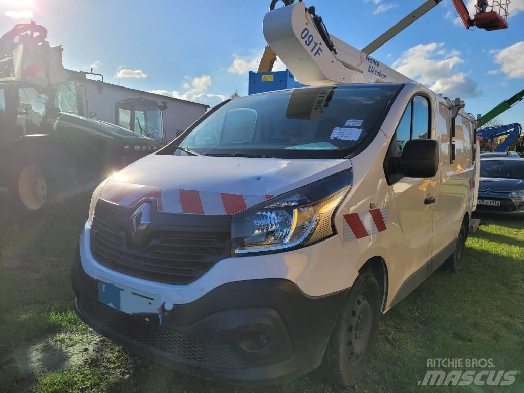 Renault Trafic شاحنة مقفلة