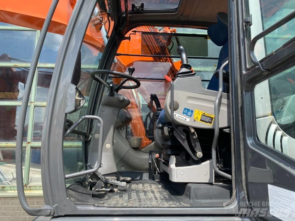 Hitachi Zaxis 140W-3 حفارات بعجل