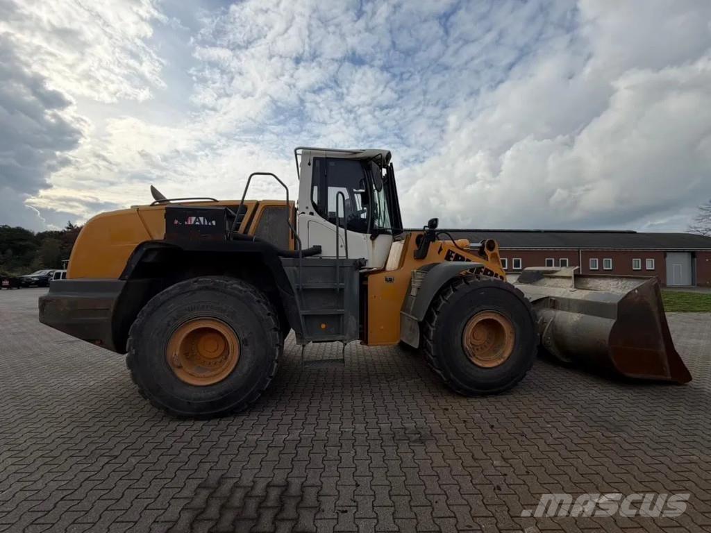 Liebherr L576 لوادر بعجل