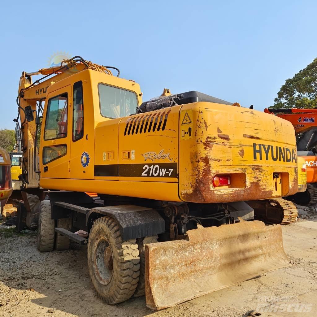 Hyundai R210W-7 حفارات بعجل