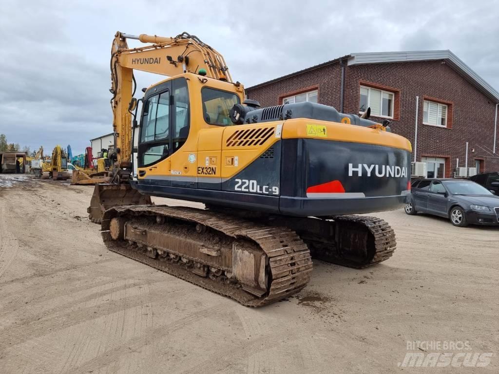 Hyundai R 220 LC-9 A حفارات زحافة