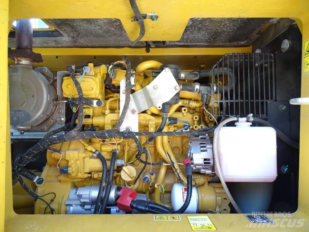 CAT 310 حفارات زحافة