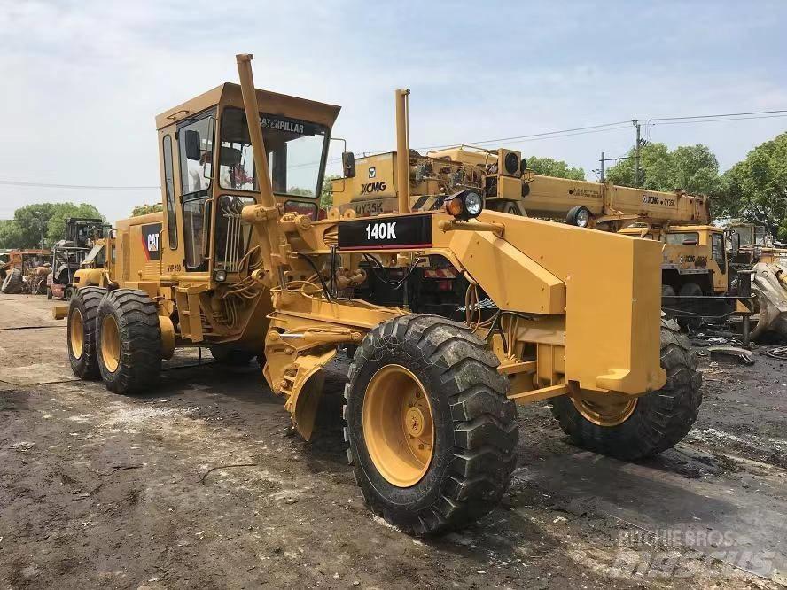 CAT 140 معدات تمهيد الطرق