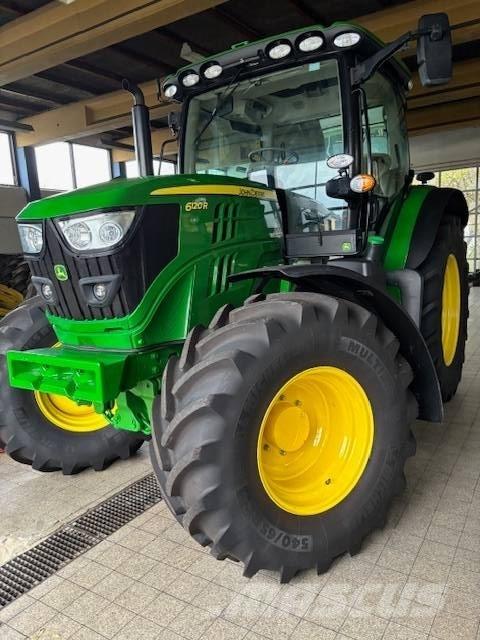 John Deere 6120 R الجرارات