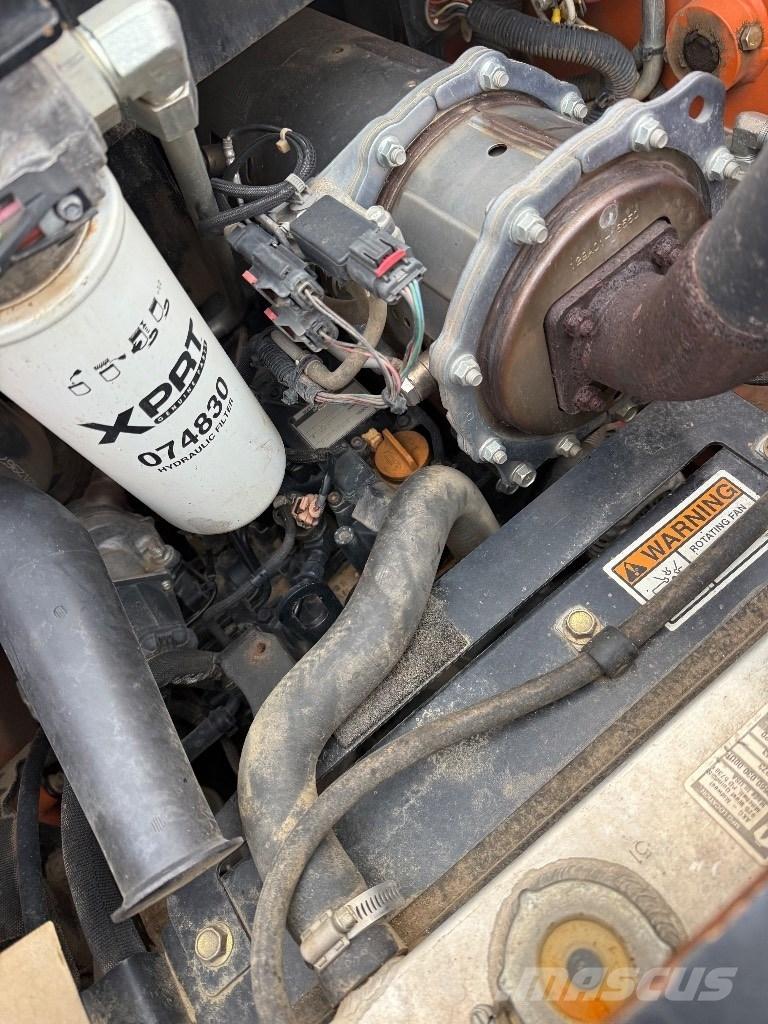 Gehl R 135 لوادر انزلاقية التوجيه