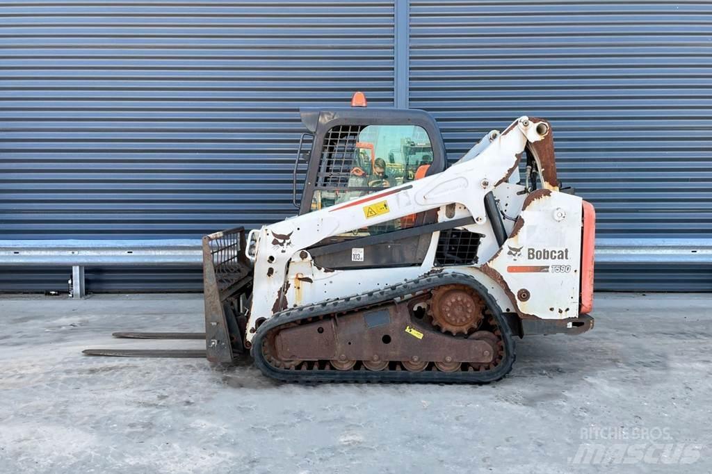 Bobcat T 590 ساحبات الأشجار