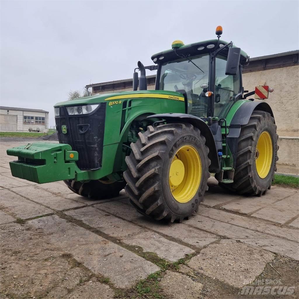 John Deere 8370 R الجرارات