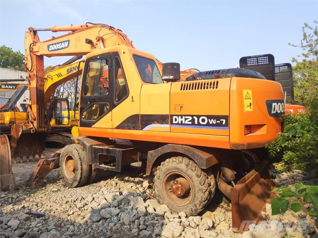 Doosan DH210W-7 حفارات بعجل