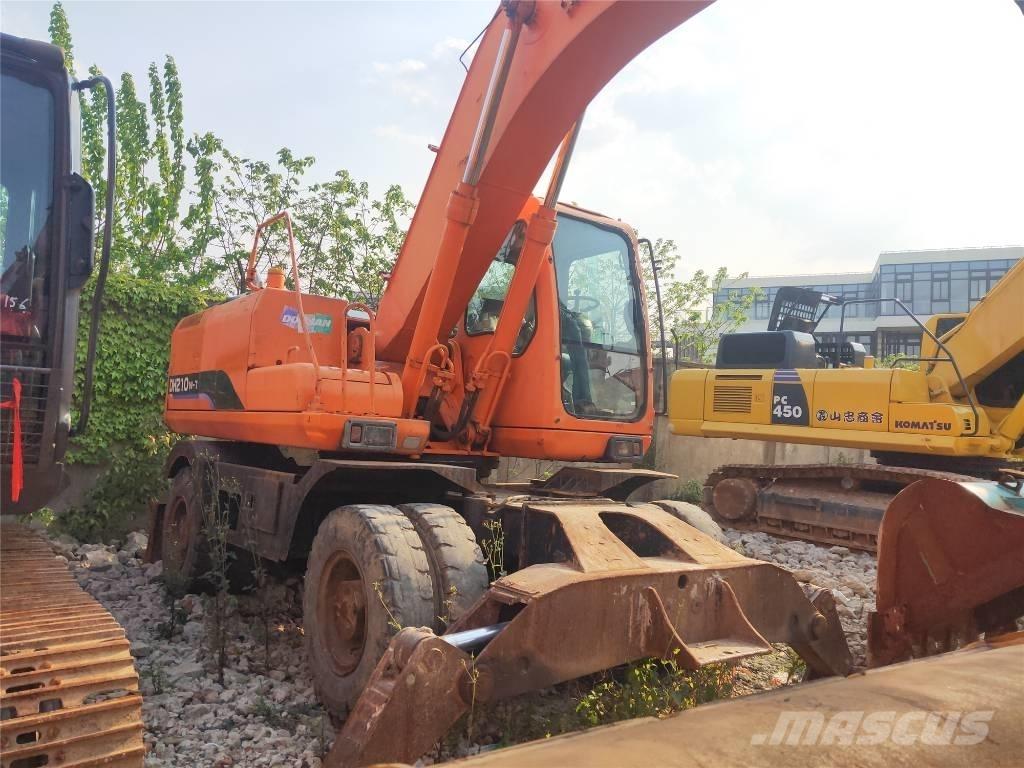 Doosan DH210W-7 حفارات بعجل