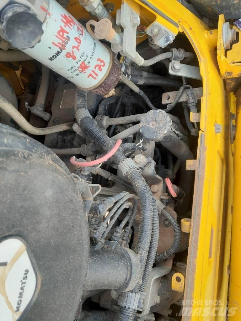 Komatsu D61 PX-24 بلدوزرات مجنزرة