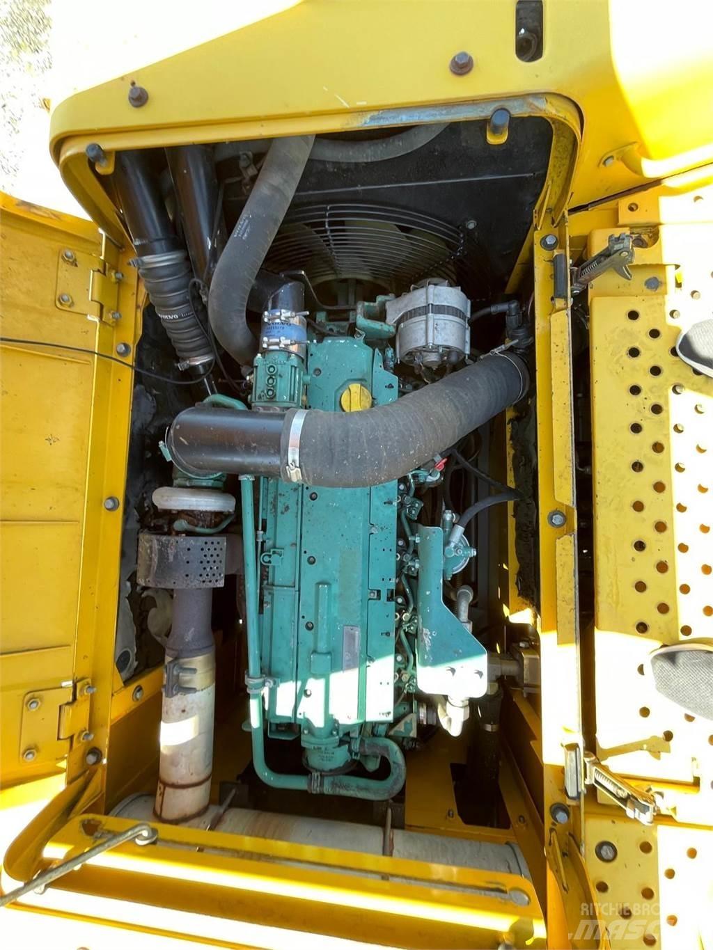 Volvo EC240 Blc حفارات زحافة