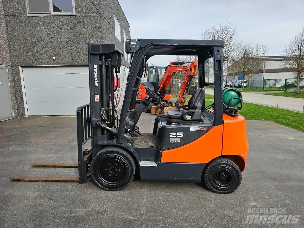 Doosan G 25 شاحنات LPG