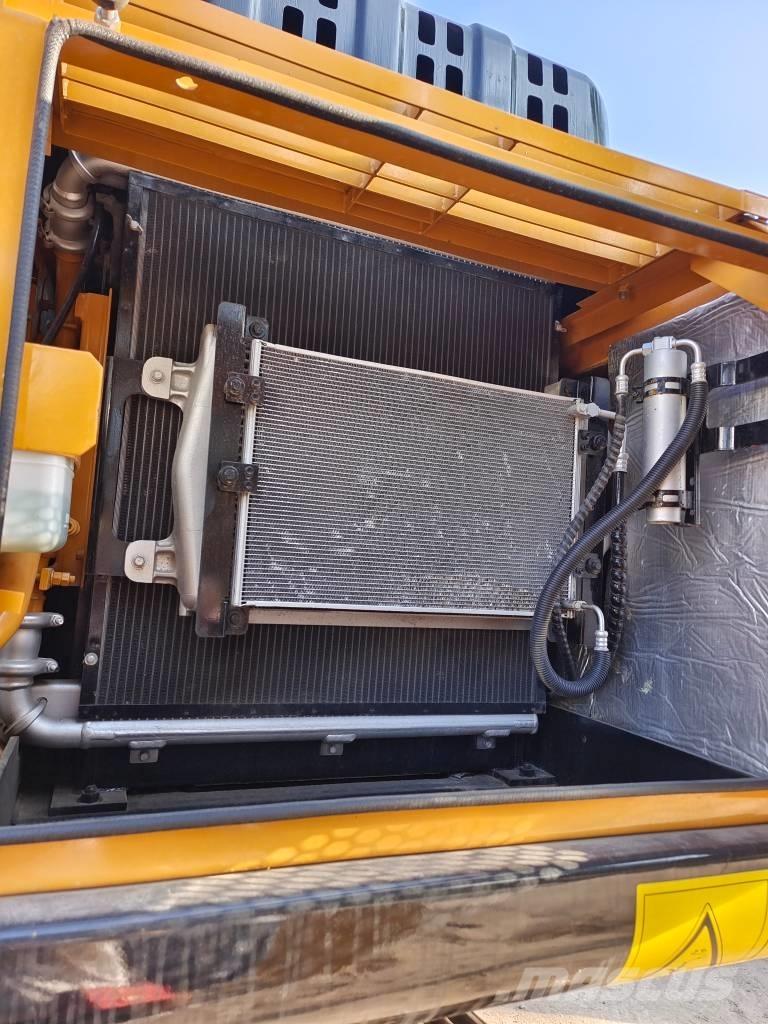 Sany SY 215 C حفارات زحافة