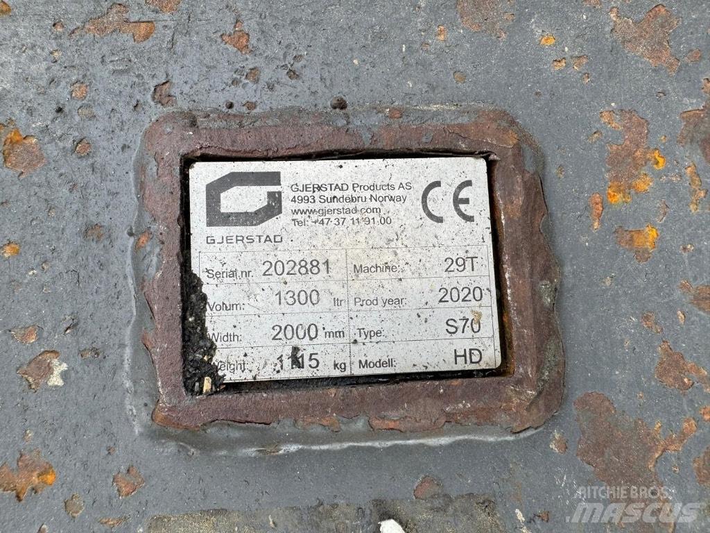 Volvo ECR 235 E حفارات زحافة