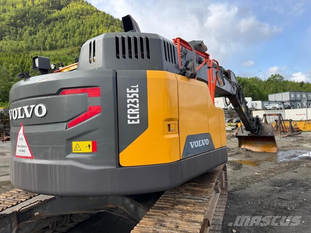 Volvo ECR 235 E حفارات زحافة