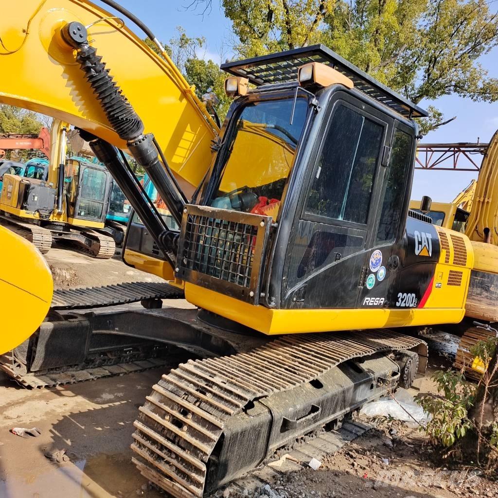 CAT 320 D2 حفارات زحافة