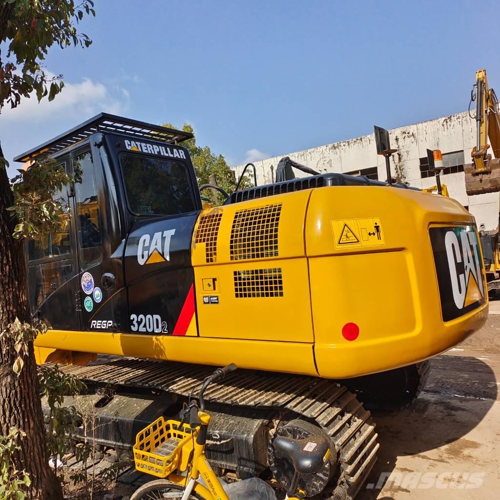 CAT 320 D2 حفارات زحافة