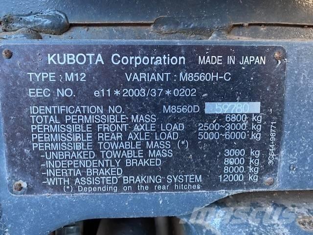 Kubota M 8560 الجرارات