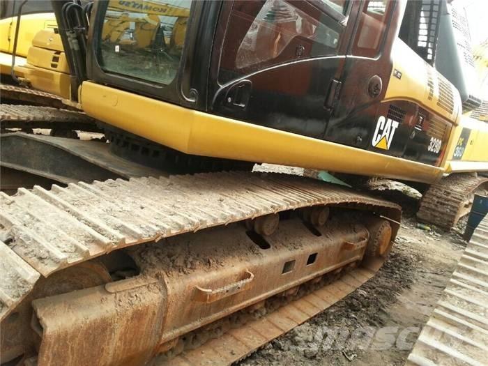 CAT 329 D حفارات زحافة